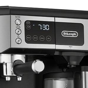 Delonghi bold settings function displaying 7:30 on the display screen